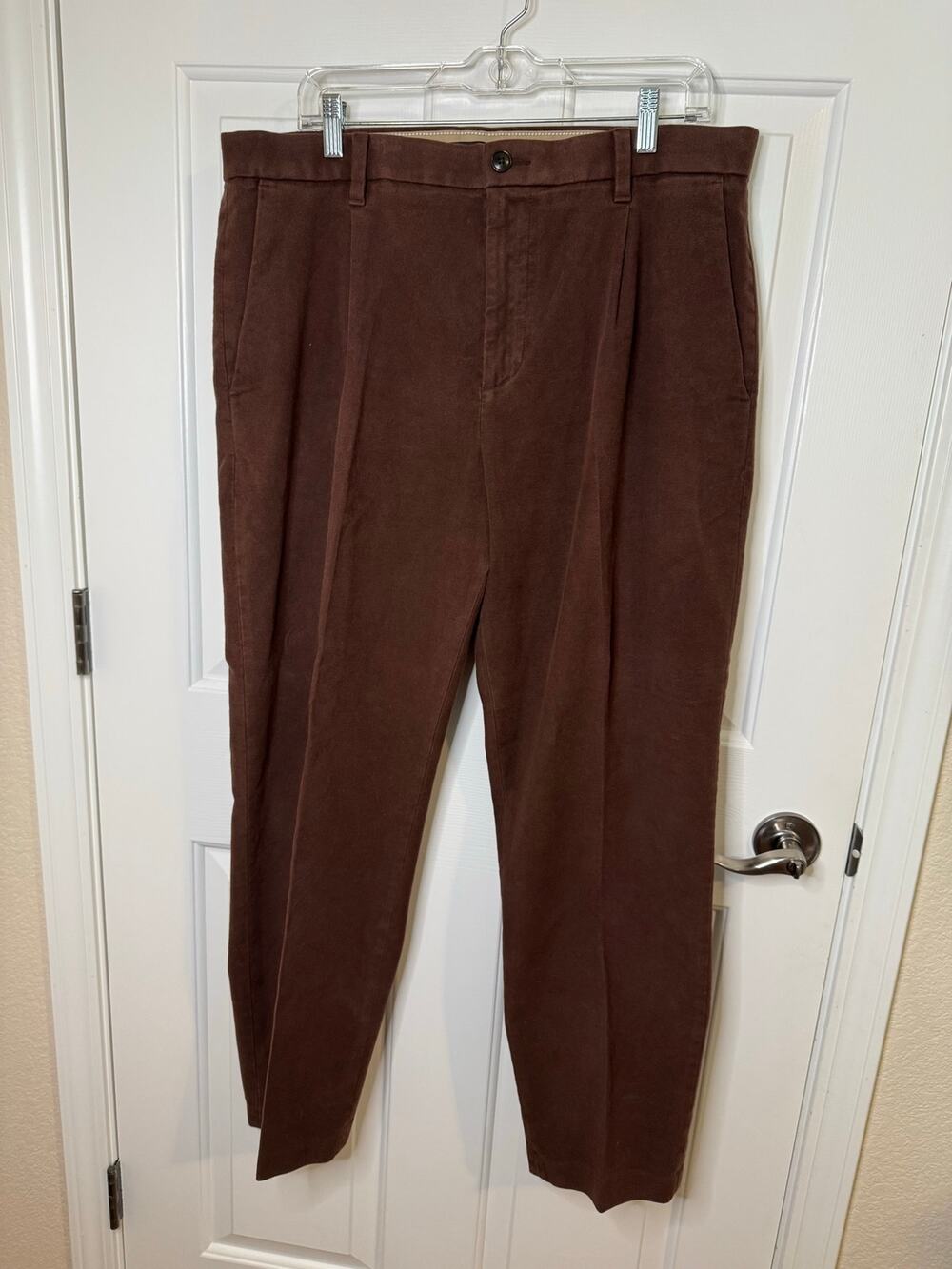 Banana Republic Men's Traveler Pleated Relaxed Moleskin Trousers Brown 36 Short - Picture 1 of 10